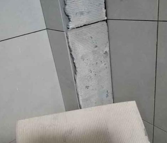 那曲地瓷砖空鼓维修公司分享下厨房瓷砖脱落的补救措施。